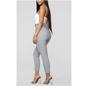 ✨ Never Worn, Gray Skinny Leg Paper-bag Pants, Small✨